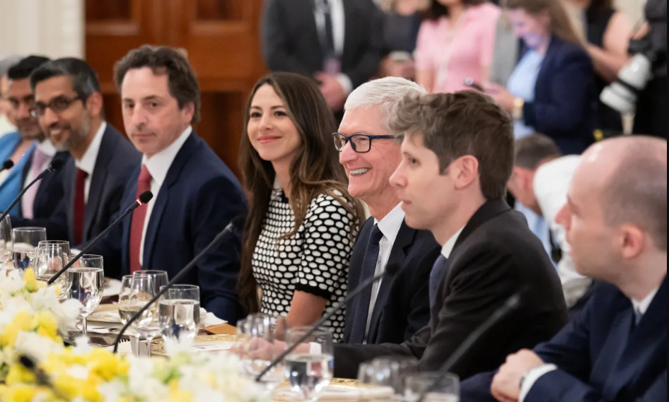 Sam Altman, Tim Cook, and other tech leaders at Trump AI dinner